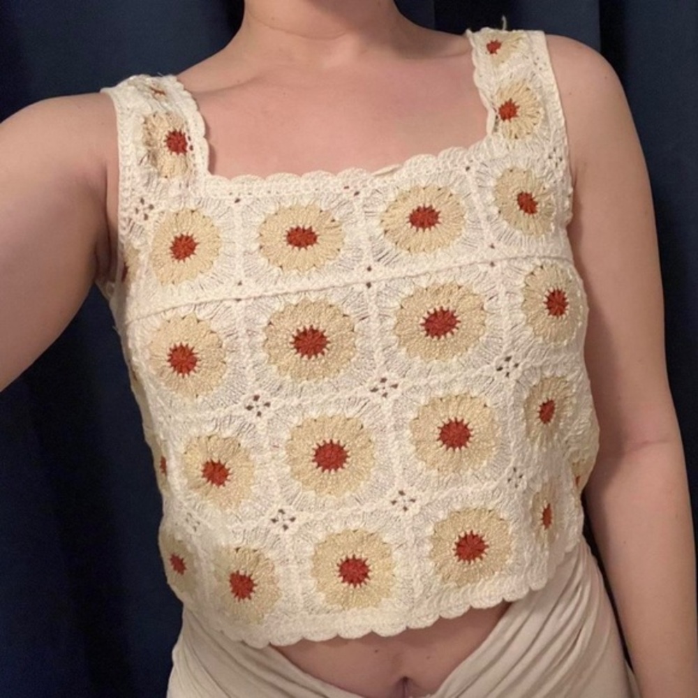 Rebellion Juniors NWOT Crochet Boho Floral  Crop Top Sz L